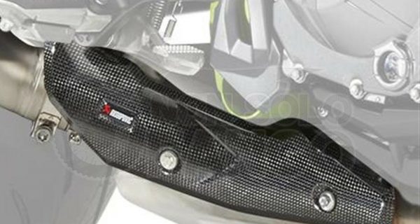 Scudo termico Akrapovic in carbonio scarico Kawasaki Z 900