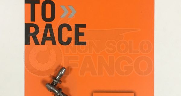 Coppia Nippli di chiusura rapida plastiche KTM