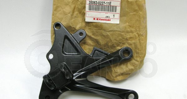 Staffa pedana anteriore destra Kawasaki Ninja ZX-10R dal 2008 al 2009