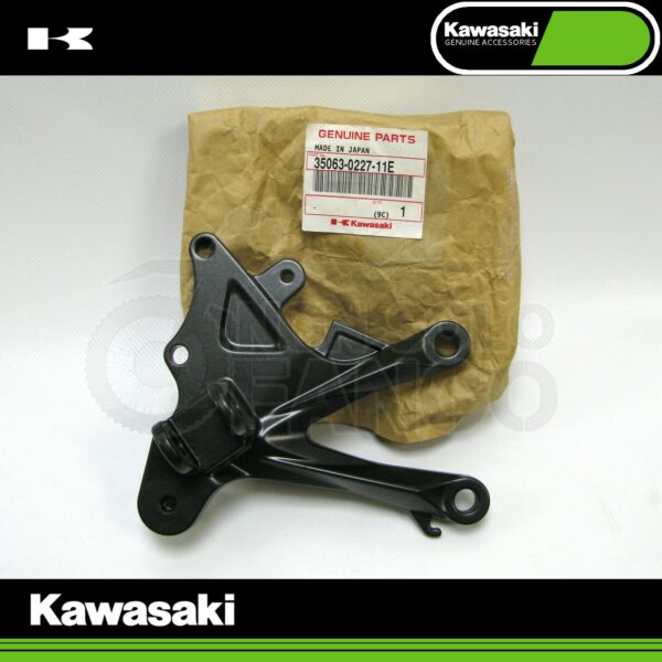 Staffa pedana anteriore destra Kawasaki Ninja ZX-10R dal 2008 al 2009